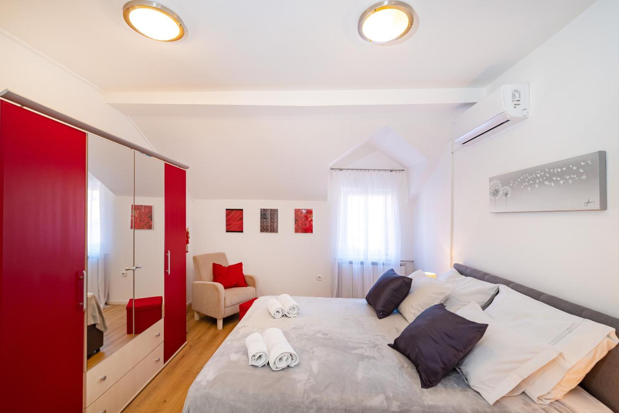 Mediterranean Terrace Apartment With Bikes & Sup 斯克拉丁 外观 照片